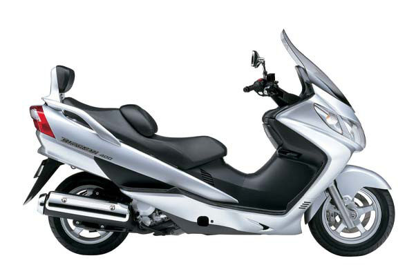 Automatic Lexmoto Burgman AN400cc scooter, ideal for motorcycle training, showcasing its sleek design and features in a professional training context.